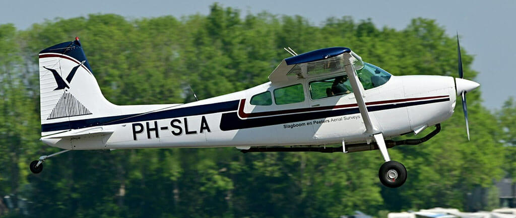 Slagboom en Peeters - PH-SLA - Cessna 180J